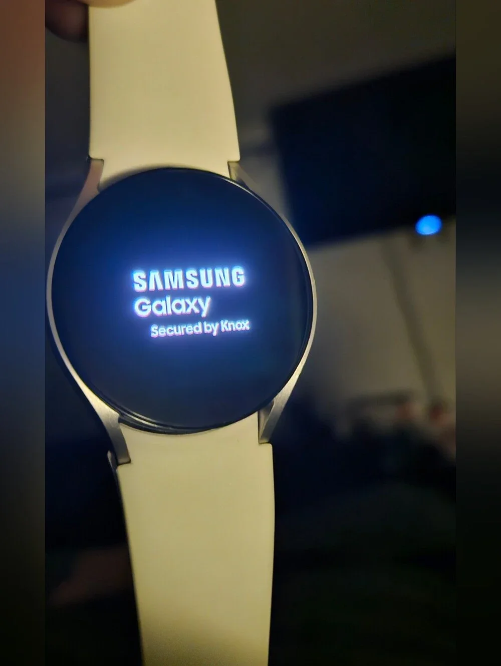 Samsung Round Smartwatch6 with Light Beige Strap